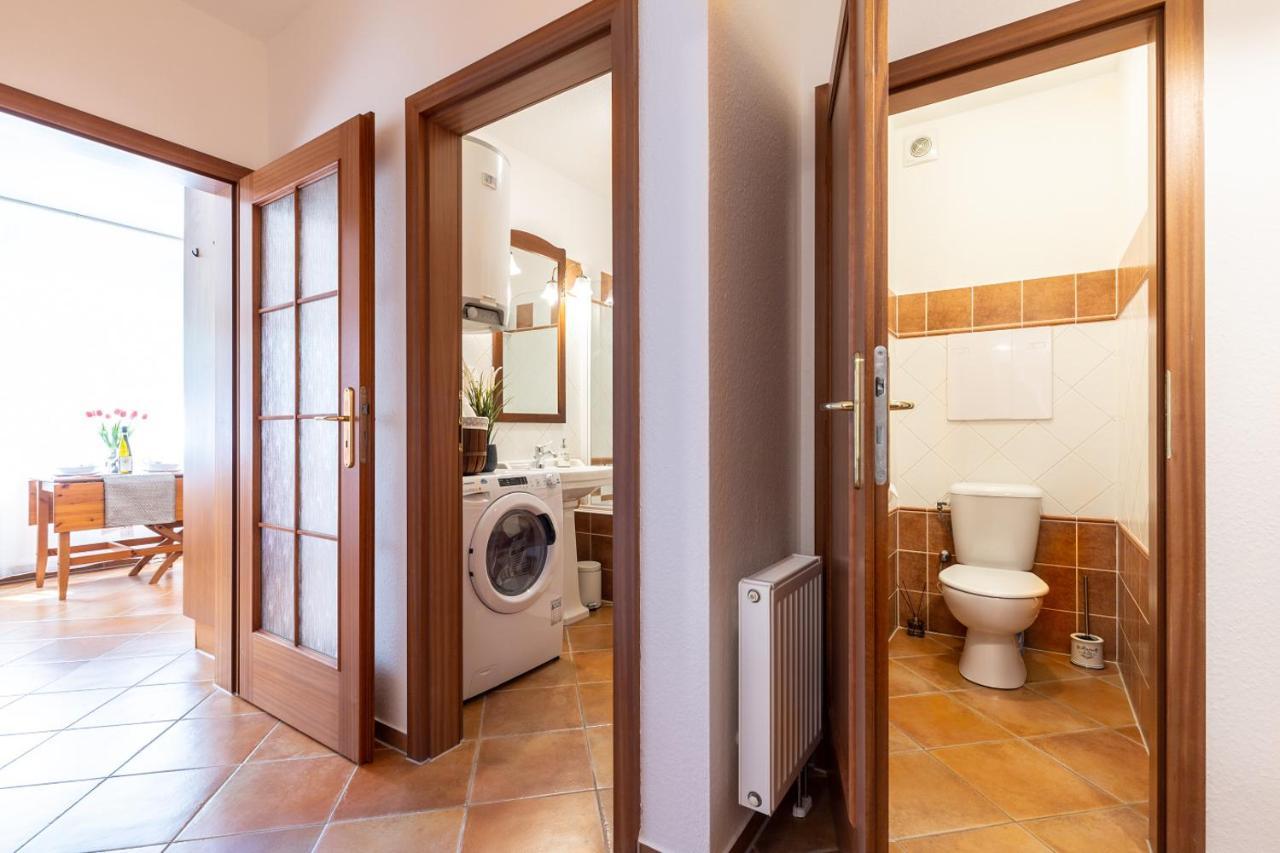 Апартаменты Apartman Dream V Mikulove - Jine Ubytovani Lednice Экстерьер фото