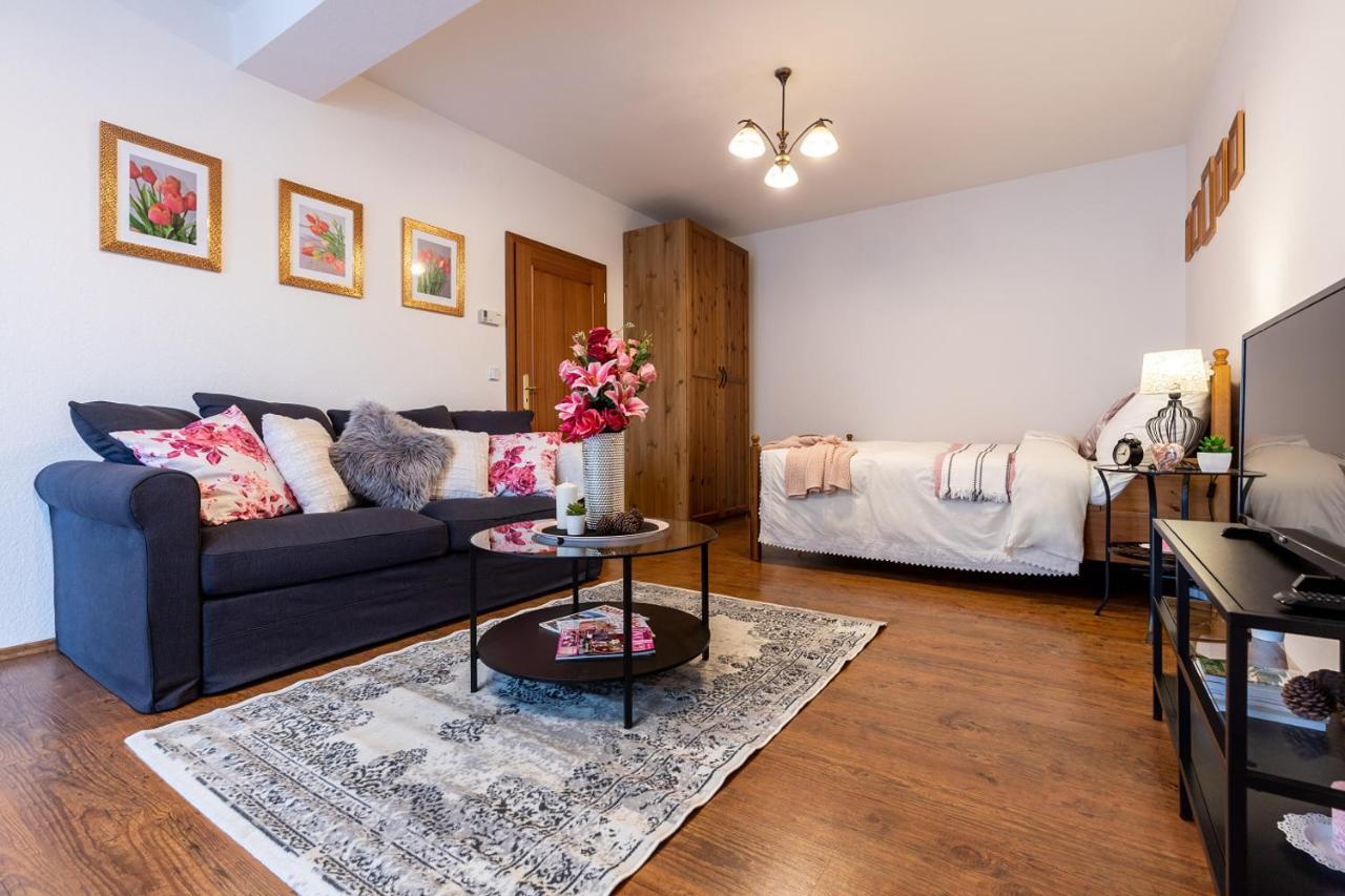 Апартаменты Apartman Dream V Mikulove - Jine Ubytovani Lednice Экстерьер фото