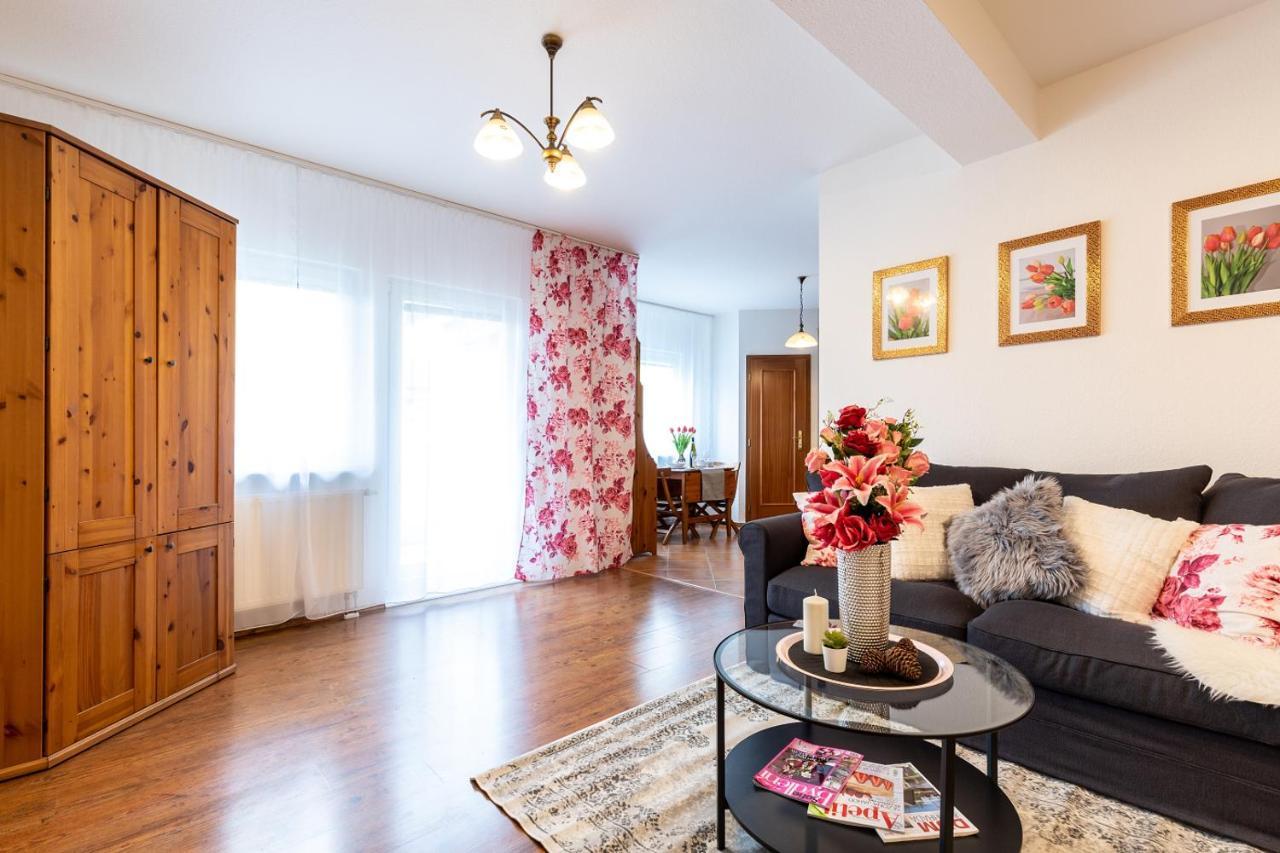 Апартаменты Apartman Dream V Mikulove - Jine Ubytovani Lednice Экстерьер фото