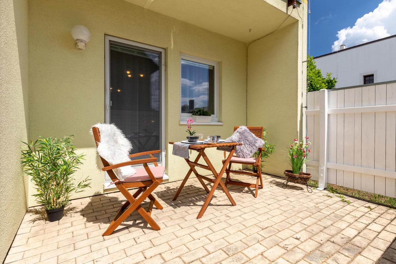 Апартаменты Apartman Dream V Mikulove - Jine Ubytovani Lednice Экстерьер фото